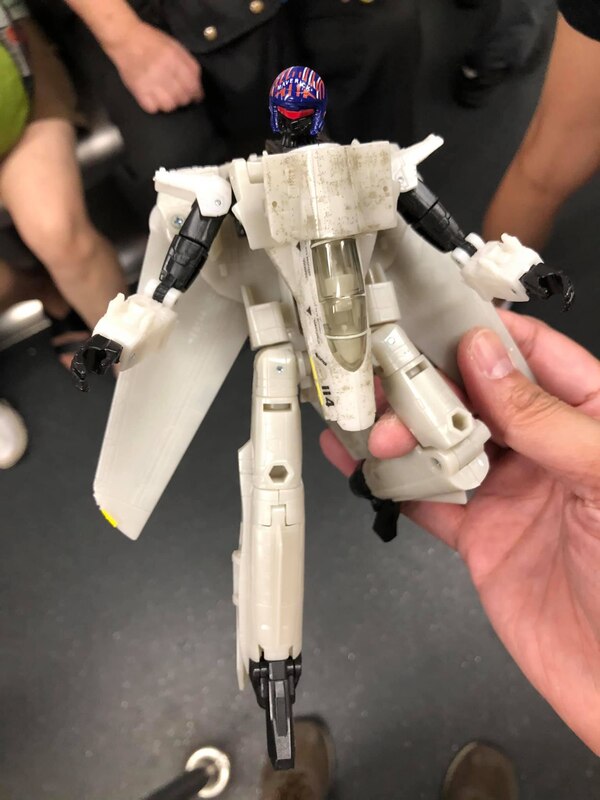 Top Gun X Transformers Maverick In Hand Images  (4 of 9)